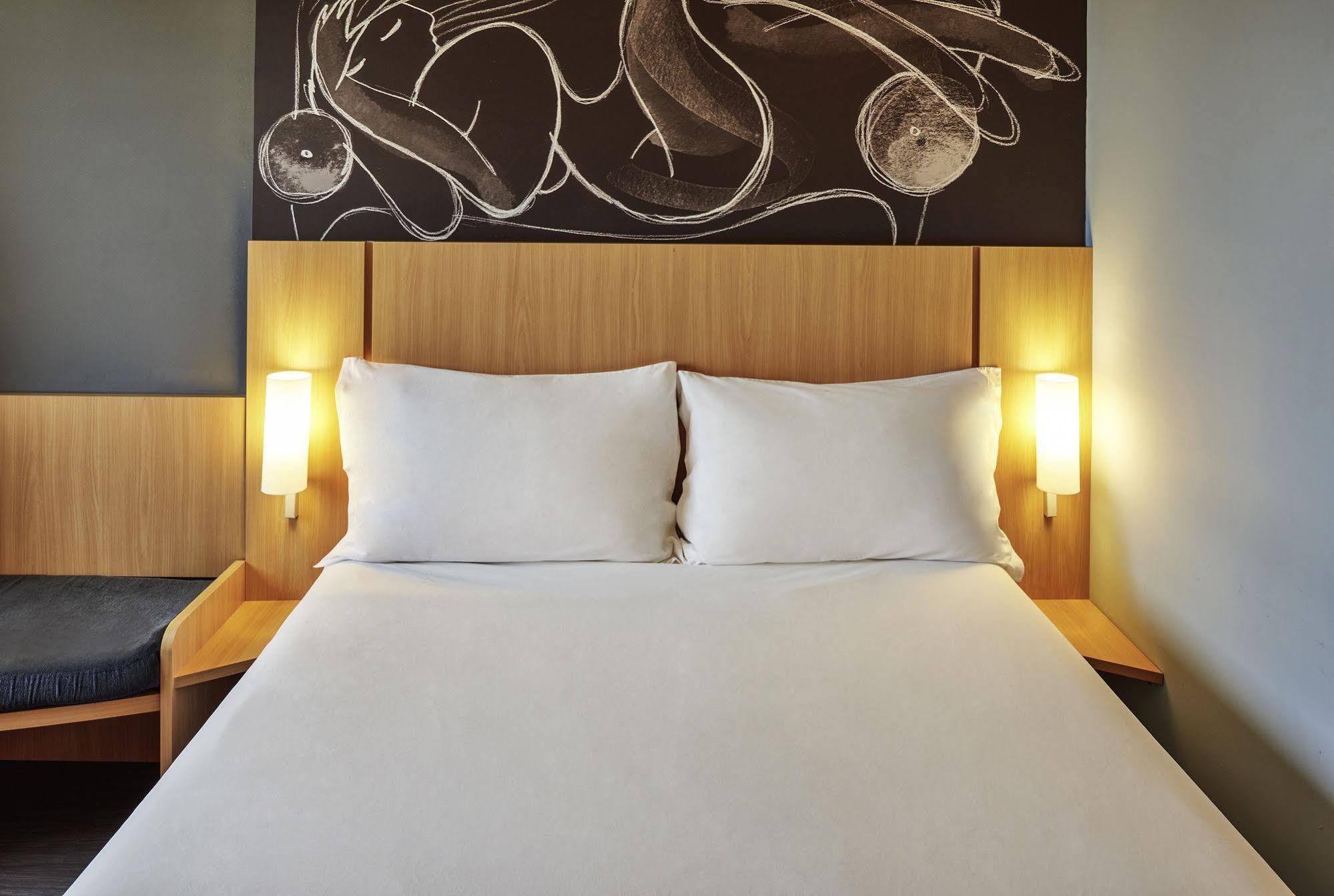 Hotel Ibis Montpellier Sud Esterno foto
