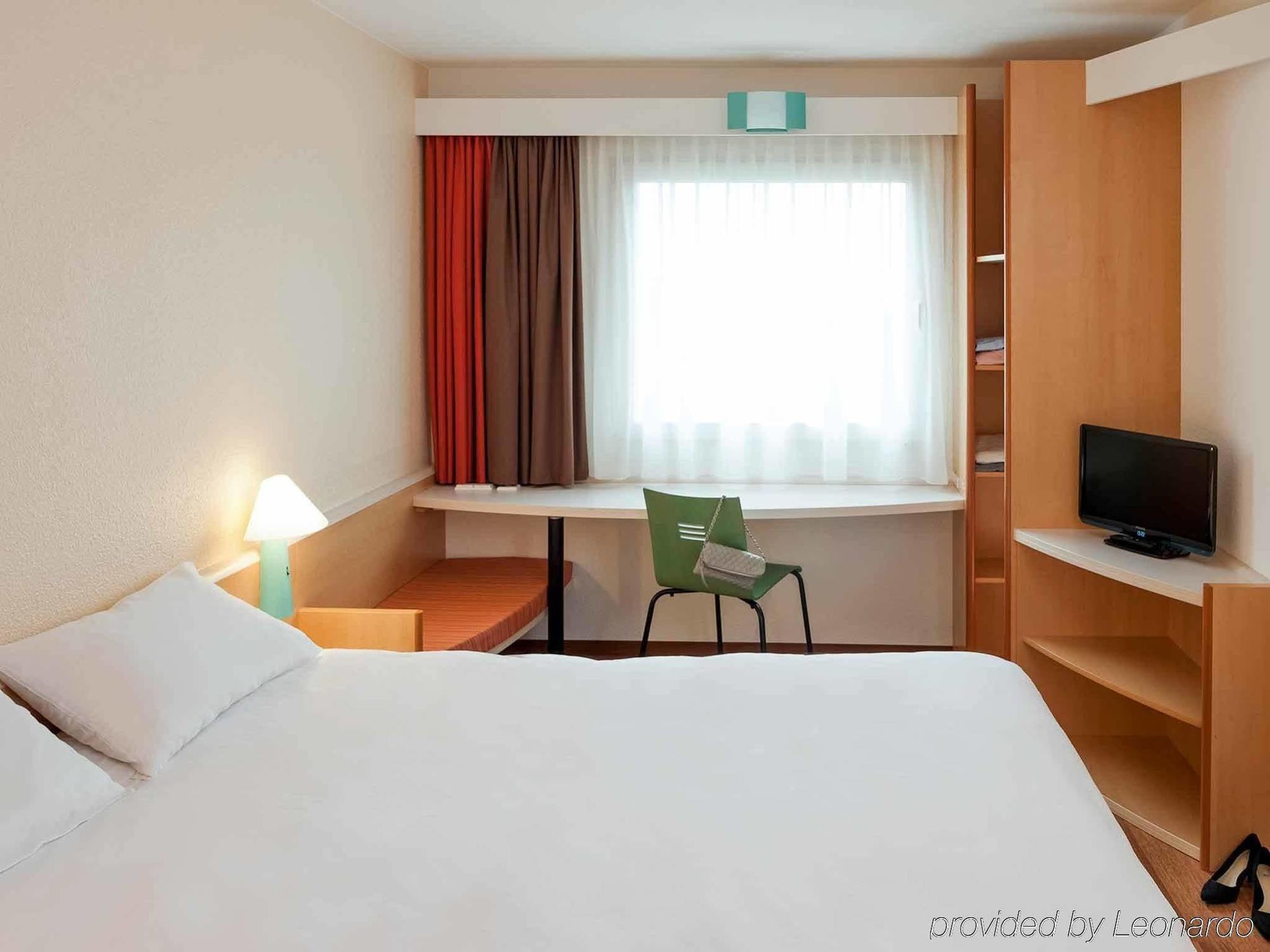 Hotel Ibis Montpellier Sud Esterno foto