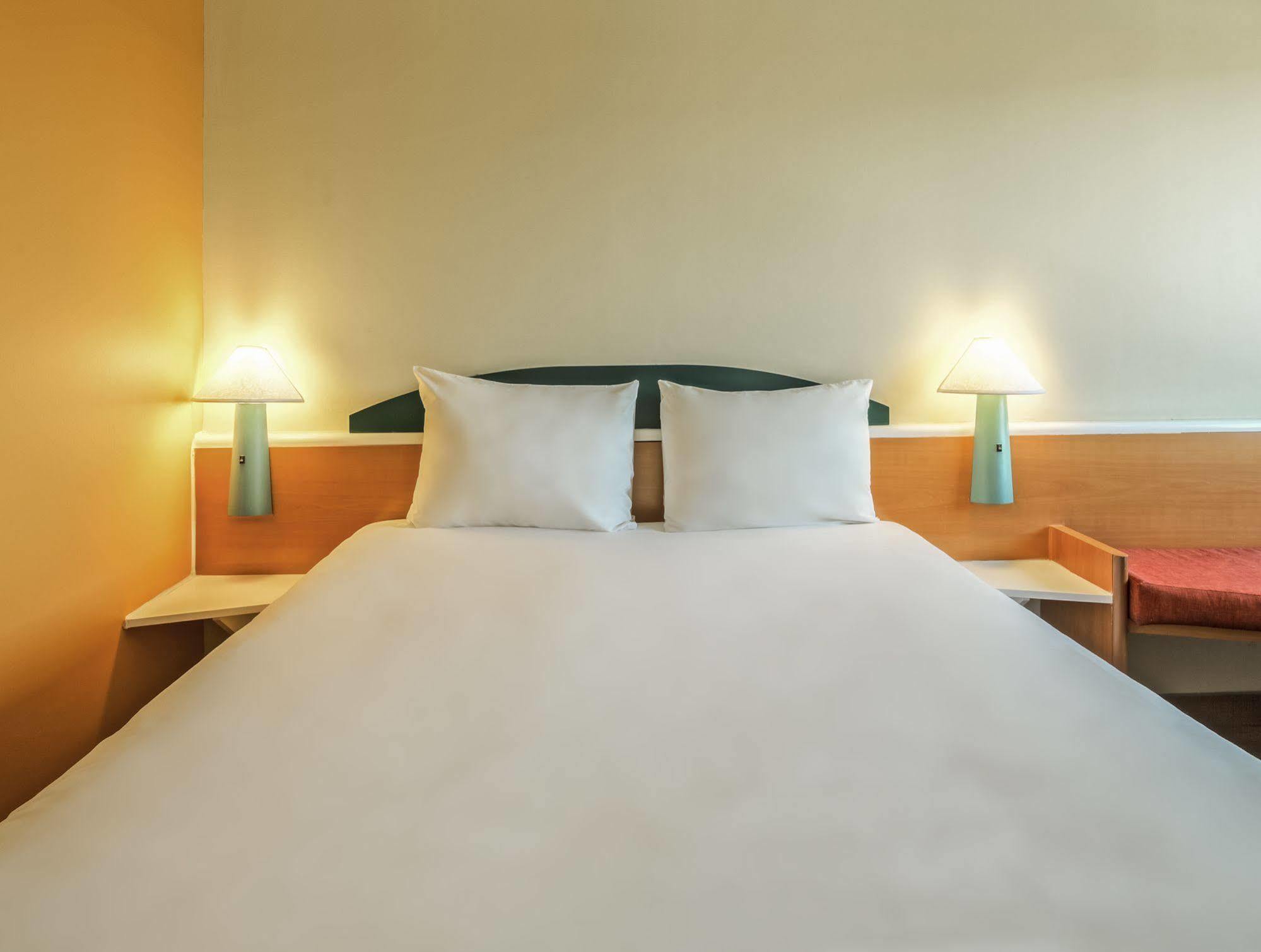 Hotel Ibis Montpellier Sud Esterno foto