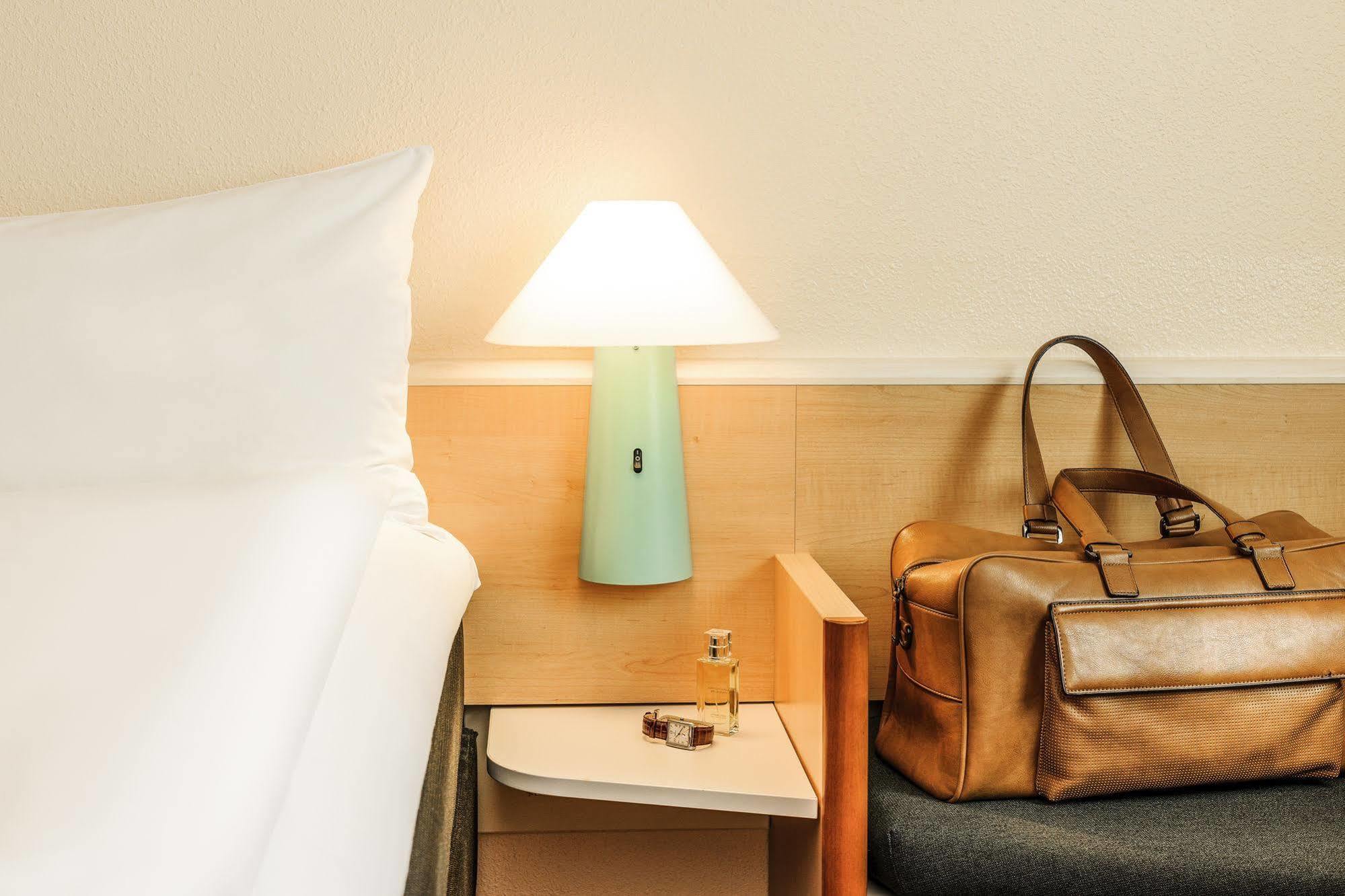 Hotel Ibis Montpellier Sud Esterno foto